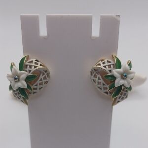 Crown Trifari White Enamel Lattice Ribbon and Flower With Rhinestone Clip Ons